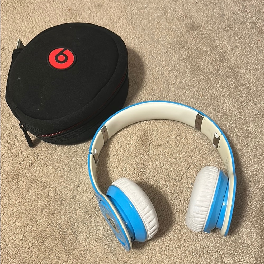 Beats by Dr. Dre w/ case Model #8100001201 (charger not included)